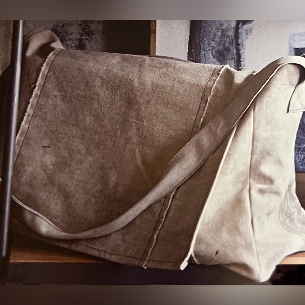 roost Lorry recycled canvas messenger bag-2 pockets under flap-NWT
